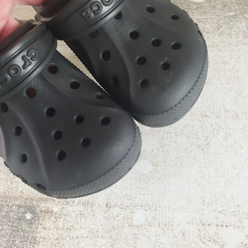 CROCS worn 2x